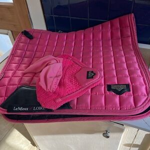 LeMieux Loire Hot Pink Quilted Saddle Pad with Matching Ear Bonnet. Watermelon